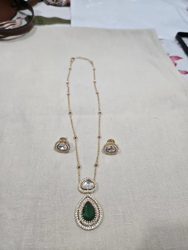 Gold_Tone_Green_Stone_Necklace_Set_for_Women