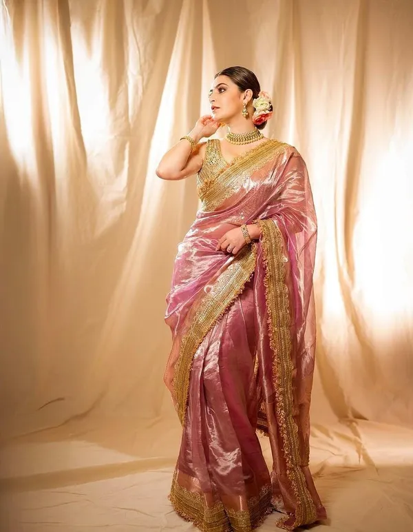 Flagged_Mashru_Silk_Saree_With_Blouse_Piece_For_Women