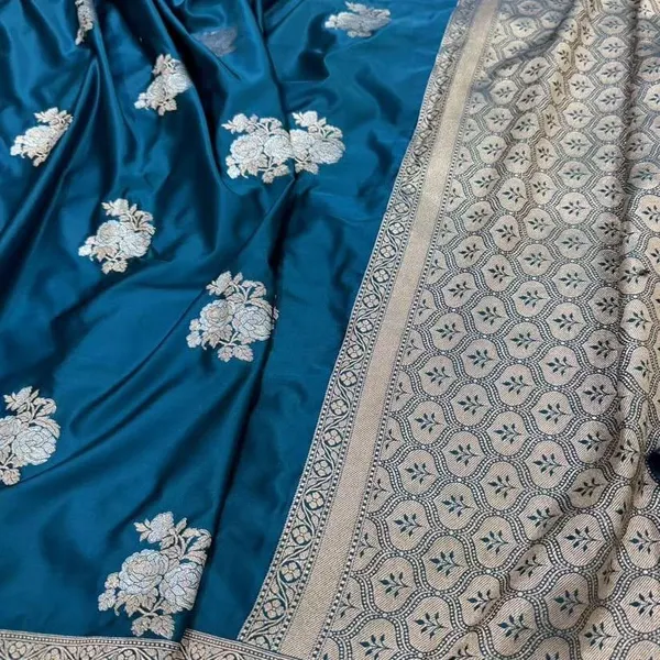Blue_Mashru_Silk_Saree_With_Blouse_Piece_For_Women