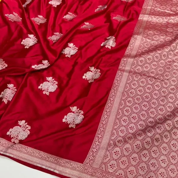 Red_Mashru_Silk_Saree_With_Blouse_Piece_For_Women