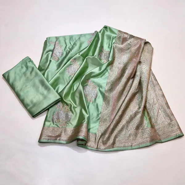 Green_Mashru_Silk_Saree_With_Blouse_Piece_For_Women