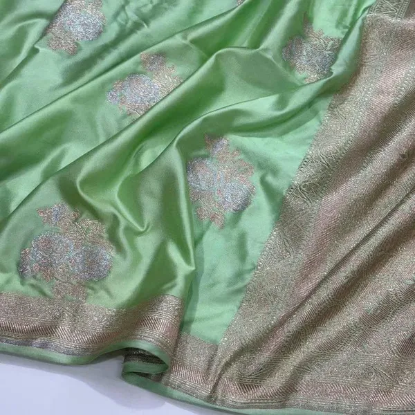 Green_Mashru_Silk_Saree_With_Blouse_Piece_For_Women