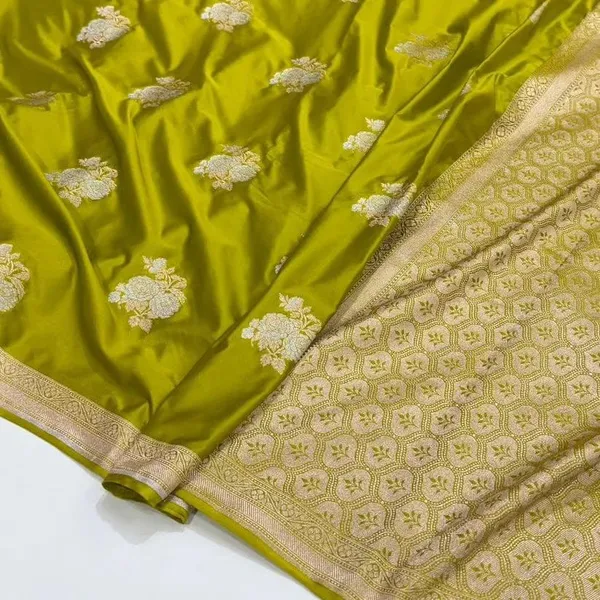 Green_Mashru_Silk_Saree_With_Blouse_Piece_For_Women