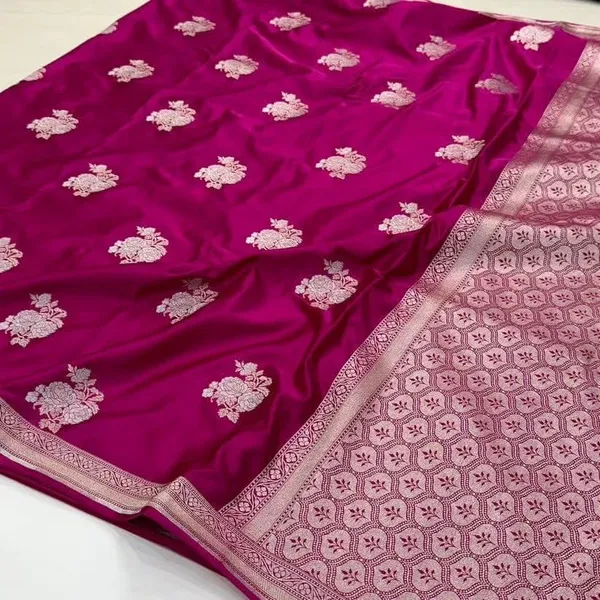 Magenta_Mashru_Silk_Saree_With_Blouse_Piece_For_Women