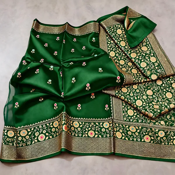 Green_Organza_Saree_With_Blouse_Piece_For_Women