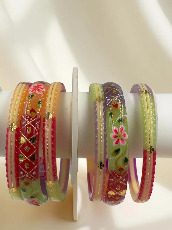 Shreenathji_Gold_Daily_Wear_&_Festive_Bangles_22K_Gold_Multi_Colour_With_Heart_Gold_Pcs_Bangle_Set_(Pack_of_6)
