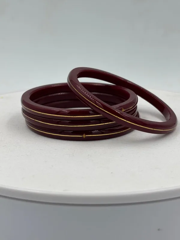 Shreenathji_Gold_Everyday_Lucury_Bangles___2_Pcs_Authentic_22K_Yellow_Gold_&_Maroon_Acrylic_Churi_Set_(Set_Of_2)