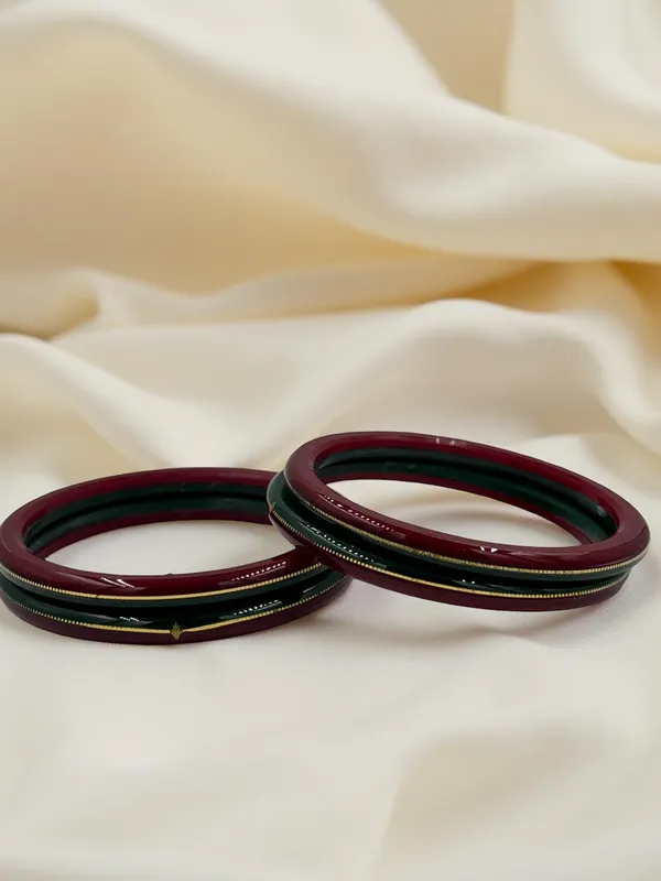 Shreenathji_Gold_Everyday_Lucury_Bangles___2_Pcs_Authentic_22K_Yellow_Gold_&_Red_Green_Acrylic_Churi_Set_(Set_Of_2)