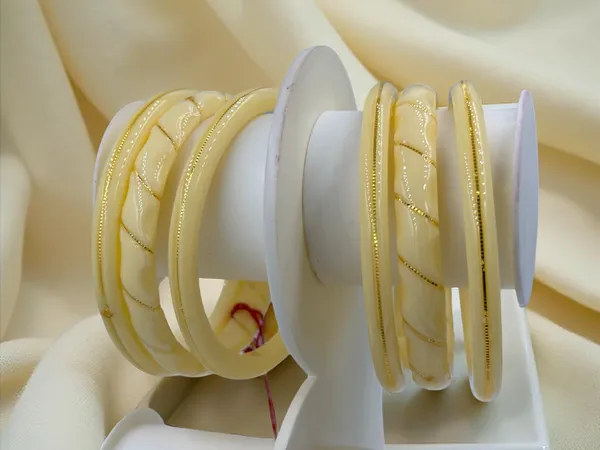 Shreenathji_Gold_Daily_Wear_&_Festive_Bangles_22K_Gold_Cream_Colour_Bangle_Set_(Pack_of_6)