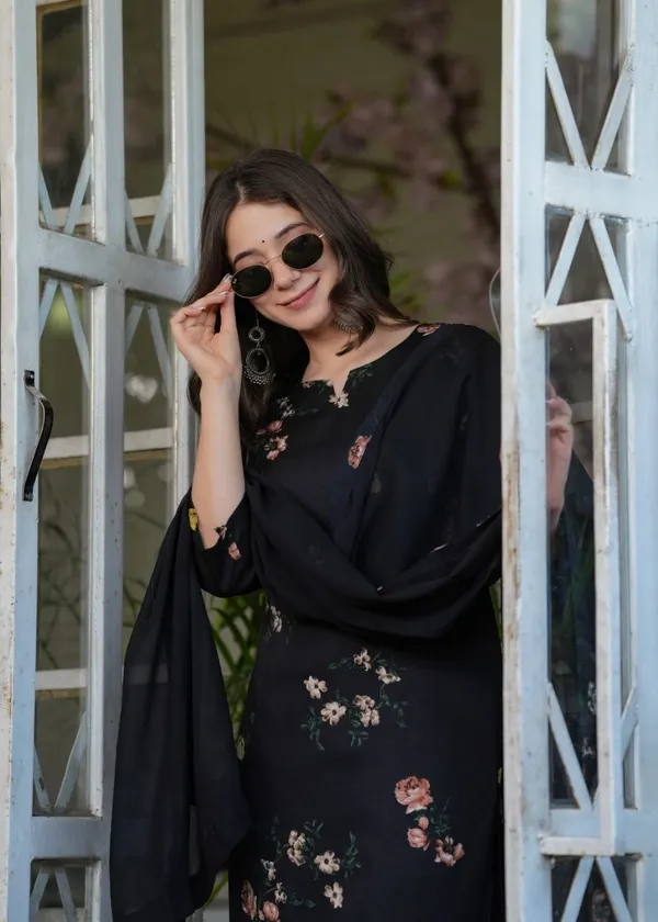 Black_Floral_Print_Kurta_Set_For_Women