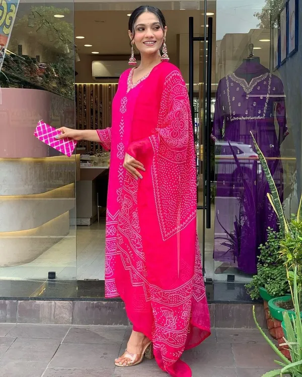 Pink_Printed_Kurta_Set_With_Dupatta_For_Women