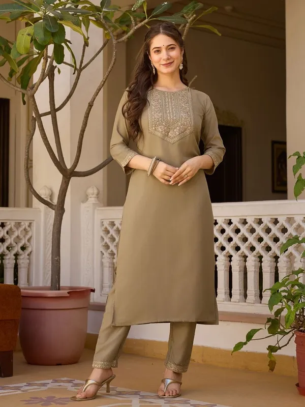 Beige_Straight_Fit_Kurta_Set_For_Women