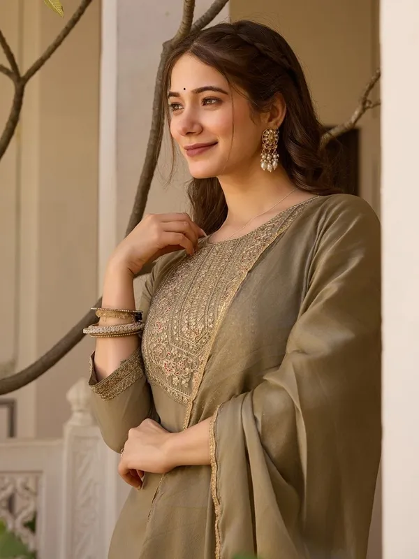 Beige_Straight_Fit_Kurta_Set_For_Women