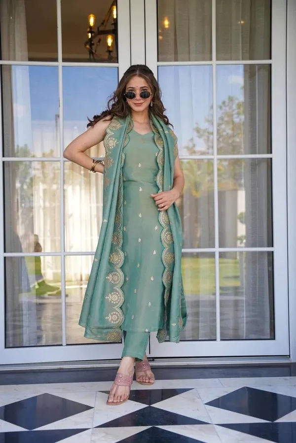 Green_Embroidered_Kurta_Set_For_Women