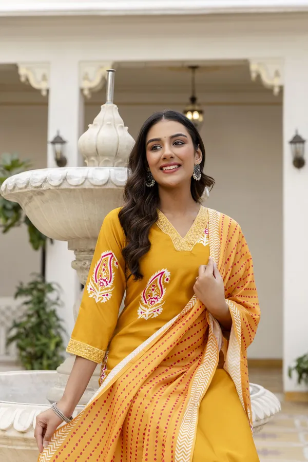 Mustard_Printed_Straight_Kurta_Set_For_Women