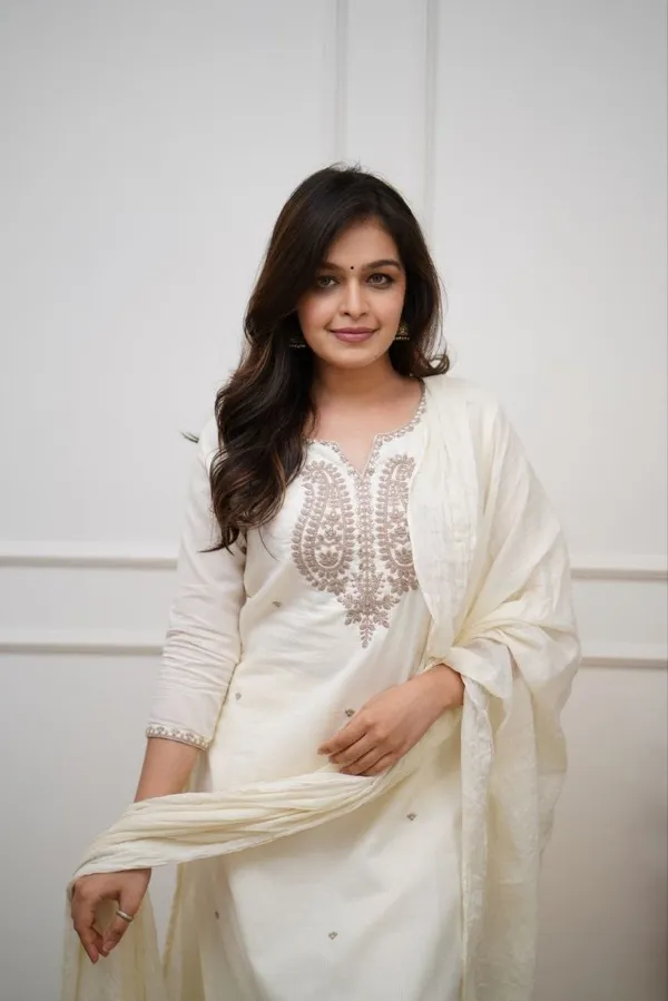 Ivory_Embroidered_Straight_Kurta_Set_For_Women
