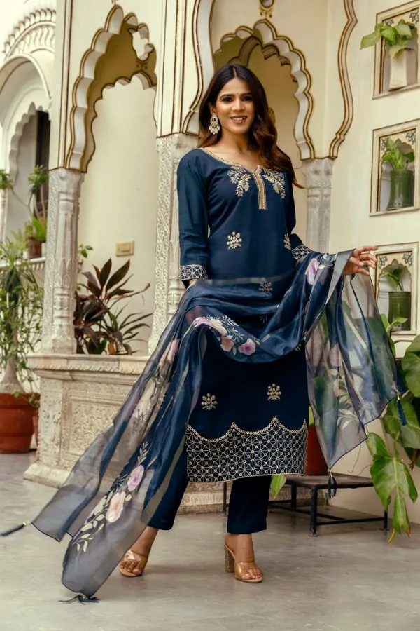 Navy_Blue_Embroidered_Kurta_Set_For_Women
