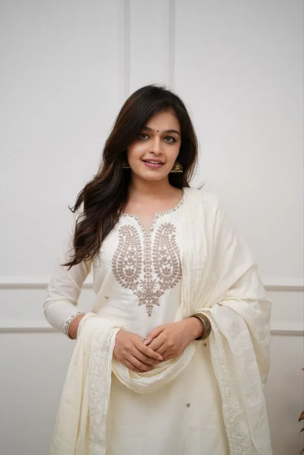 Ivory_Embroidered_Straight_Kurta_Set_For_Women