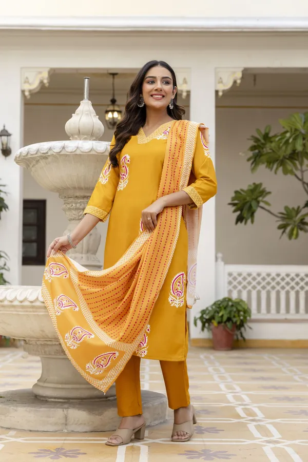 Mustard_Printed_Straight_Kurta_Set_For_Women