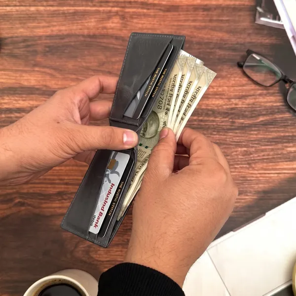 Black_Signature_Genuine_Leather_Bi_Fold_Wallet_For_Men