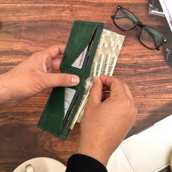 Green_Signature_Genuine_Leather_Bi_Fold_Wallet_For_Men