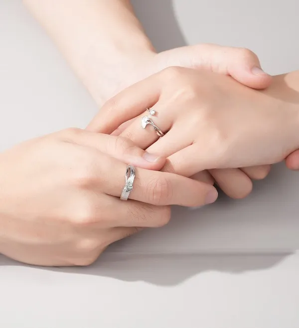Silver_Tone_Interlocking_Twisted_Band_Ring_Set_For_Couples_Pack_Of_2