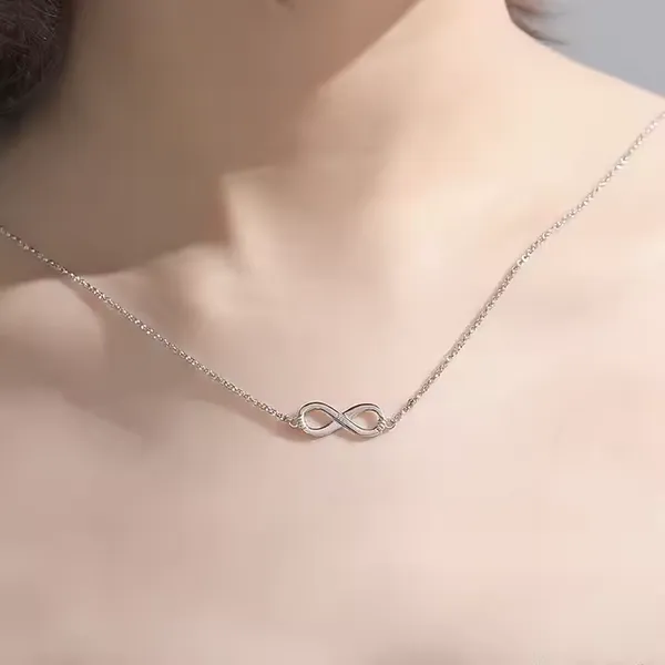 Silver_Infinity_Pendant_Necklace_For_Women
