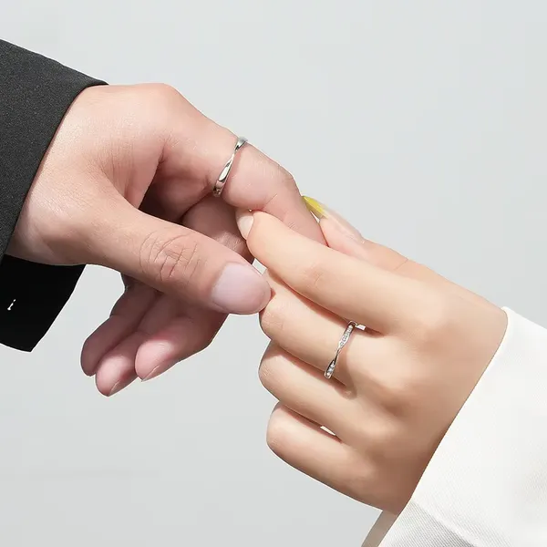 Silver_Tone_Mobius_Twist_Couple_Ring_Set_For_Couples_Pack_Of_2
