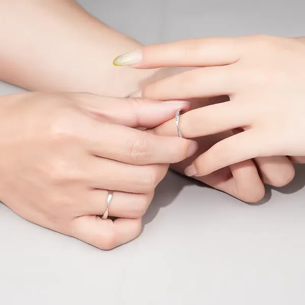 Silver_Tone_Mobius_Twist_Couple_Ring_Set_For_Couples_Pack_Of_2