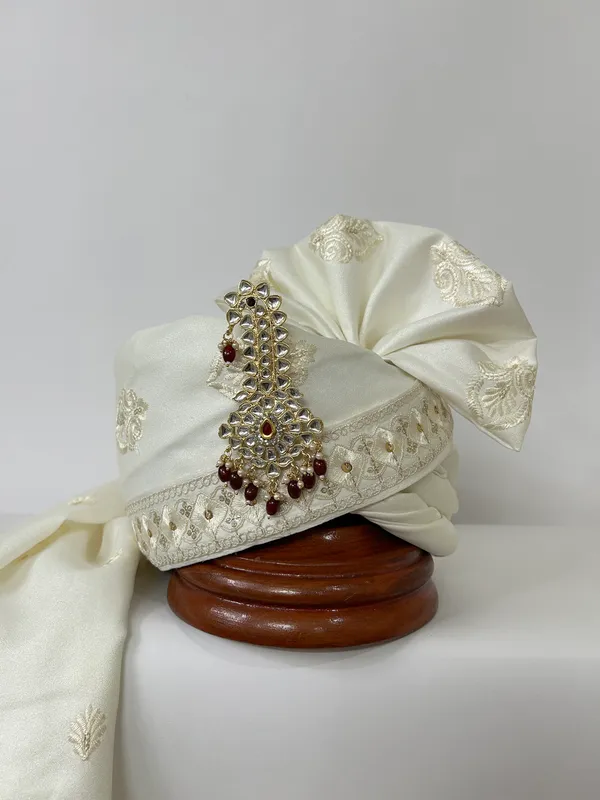 Ivory_silk_Embroidered_Hand_tied_safa_for_groom