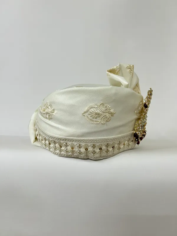 Ivory_Embroidered_Turban_With_Brooch_for_Men