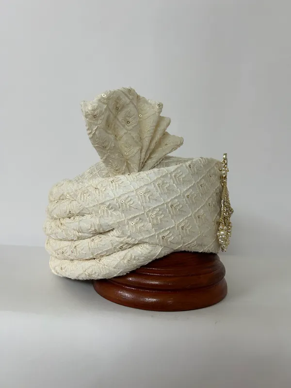 Ivory_silk_Embroidered_Hand_tied_safa_for_groom
