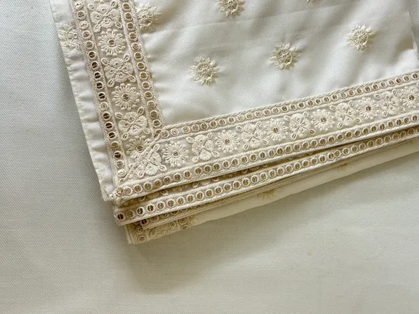 Ivory_silk_Embroidered_Dupatta_for_Groom
