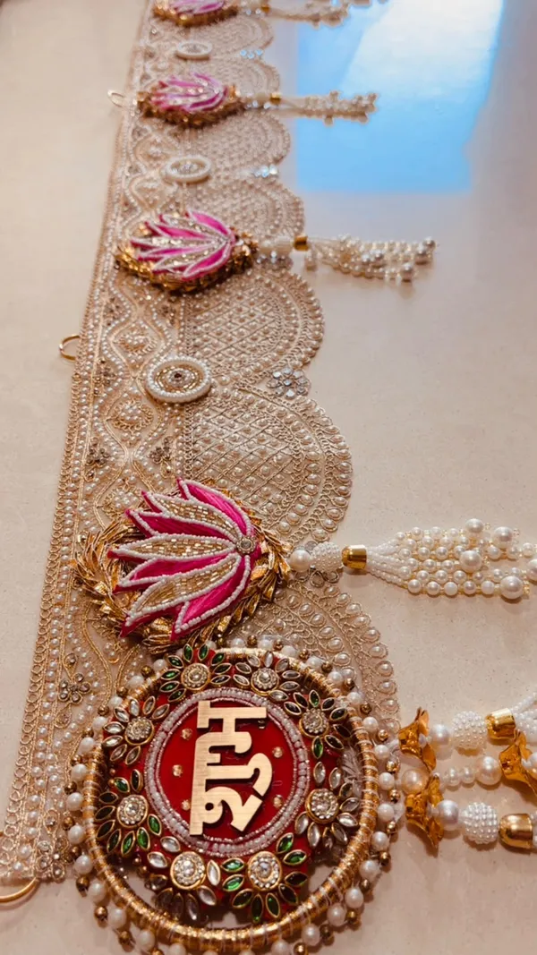 Gold_Tone_Embellished_Wall_Hanging_Decor