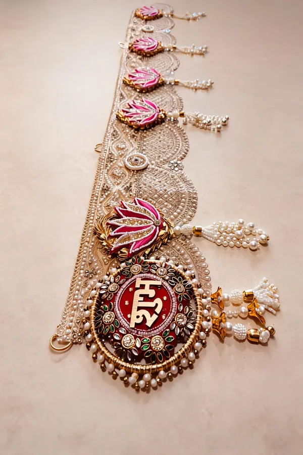 Gold_Tone_Embellished_Wall_Hanging_Decor