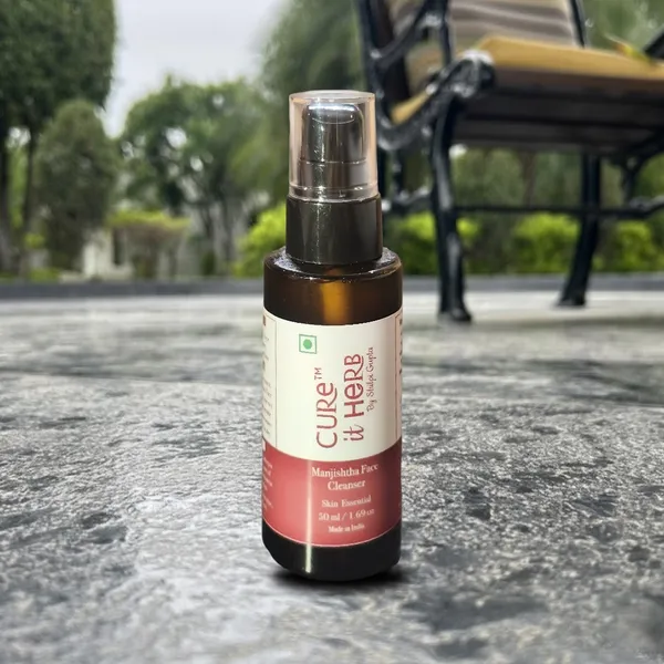 Cureitherb_Manjishtha_&_Licorice_Oil_Control_Face_Cleanser