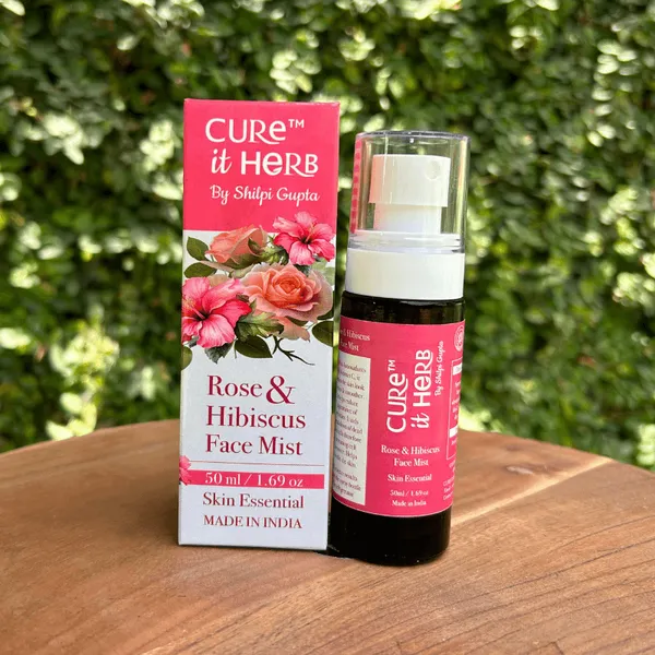 Cureitherb_Rose_&_Hibiscus_Vitamin_C_Refreshing_Face_Mist