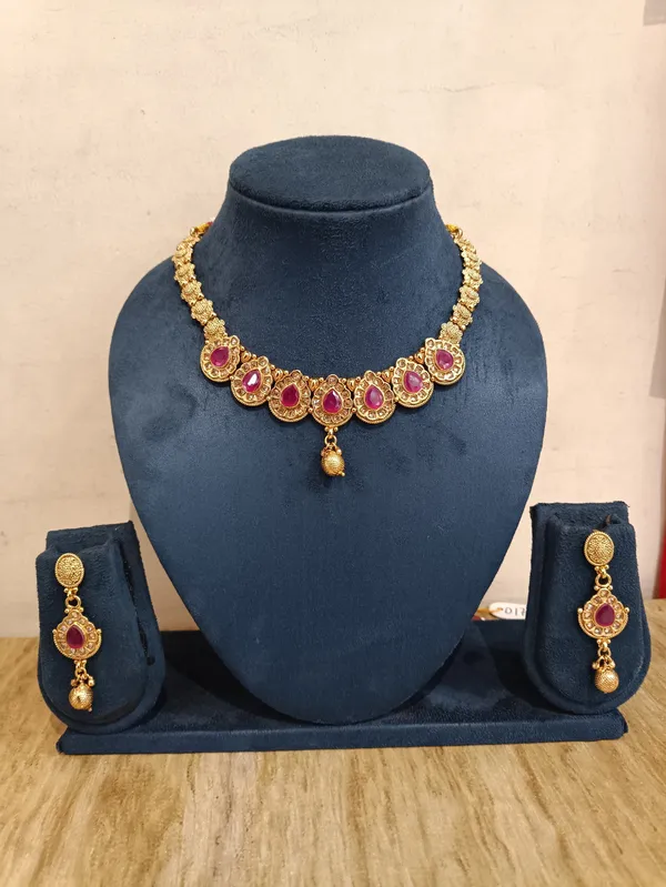 Gold_Brass_Red_Stone_Necklace_And_Earrings_Set_For_Women
