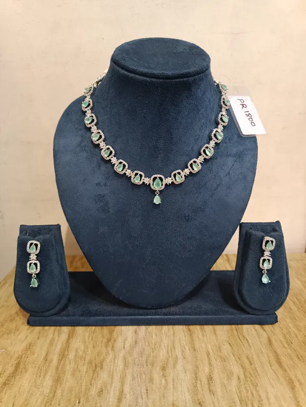 Green_Stone_Gold_Brass_Traditional_Necklace_And_Earrings_Set_For_Women