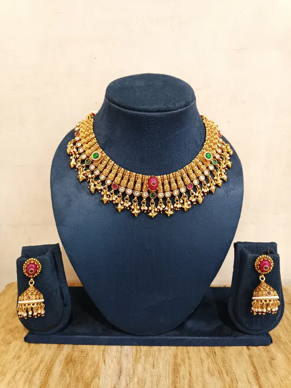 Gold_Brass_Traditional_Necklace_And_Earrings_Set_For_Women