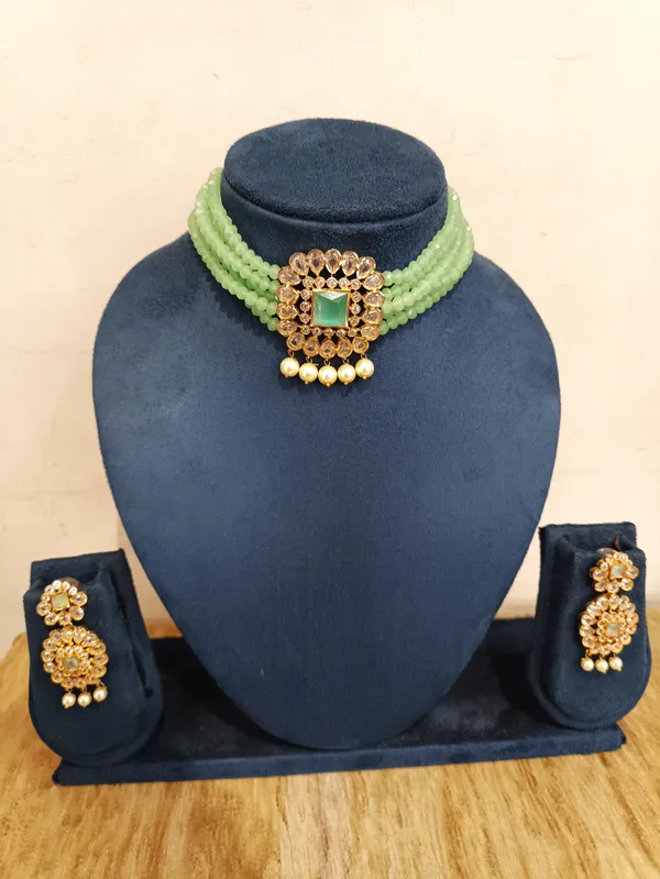 Gold_Brass_Green_Beaded_Choker_Necklace_Set_For_Women