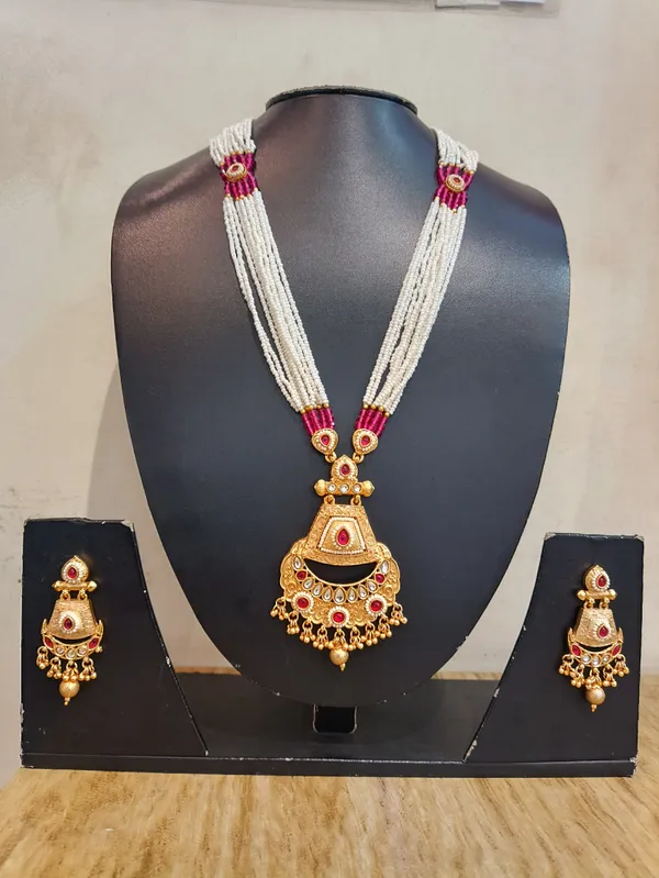 White_Beaded_Gold_Brass_Bridal_Necklace_Set_For_Women