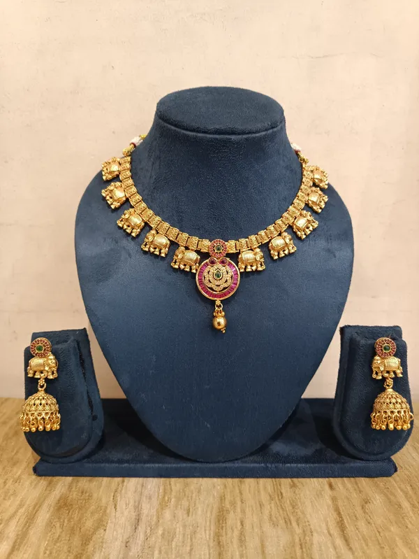 Gold_Brass_Traditional_Necklace_Set_For_Women