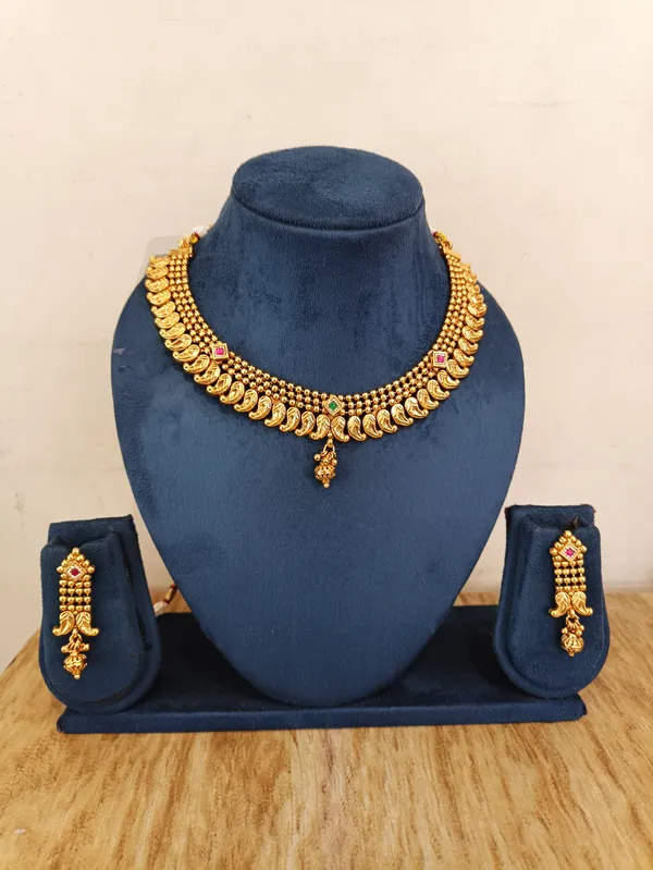 Gold_Brass_Traditional_Festive_Necklace_Set_For_Women