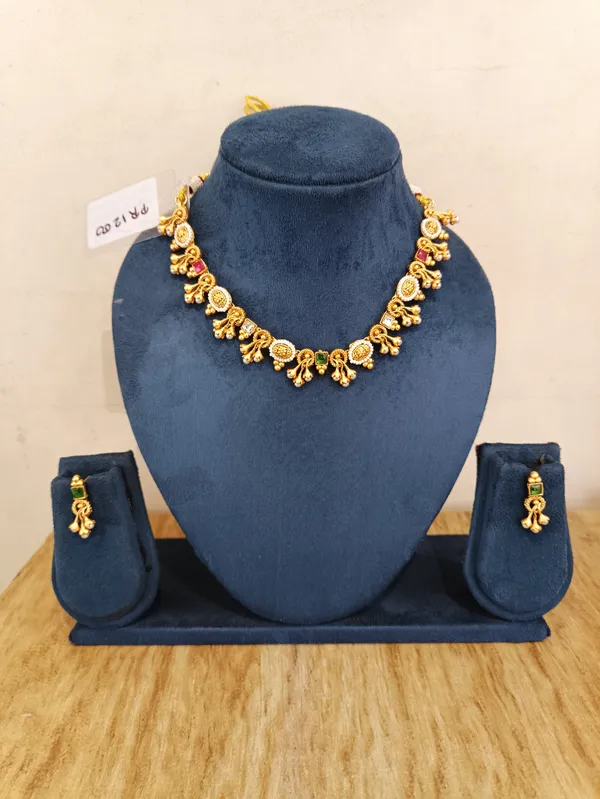 Gold_Brass_Necklace_And_Earrings_Set_For_Women