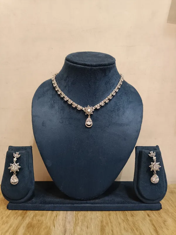 Silver_Brass_Floral_Necklace_And_Earrings_Set_For_Women