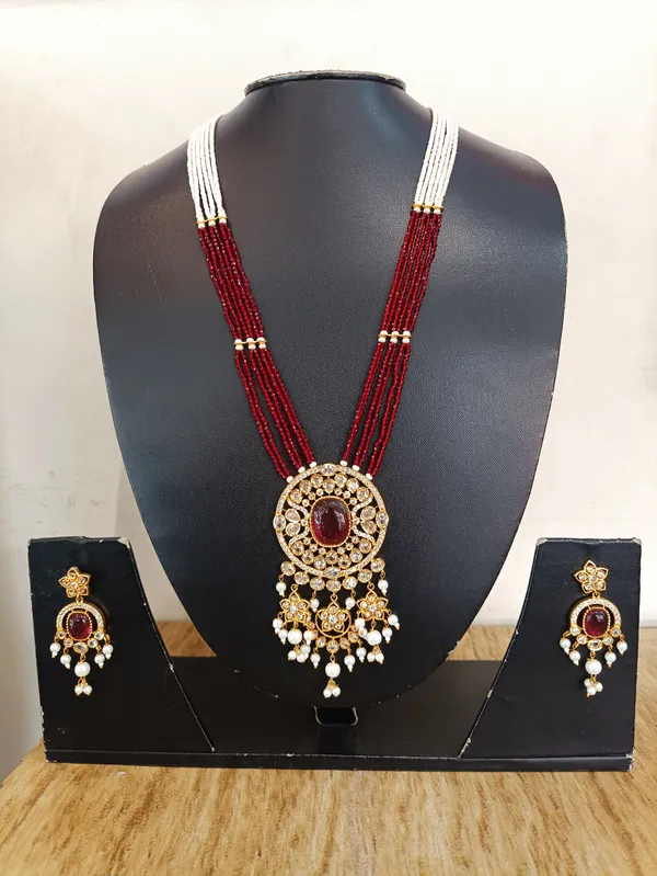 Gold_Brass_Red_Beaded_Necklace_And_Earrings_Set_For_Women