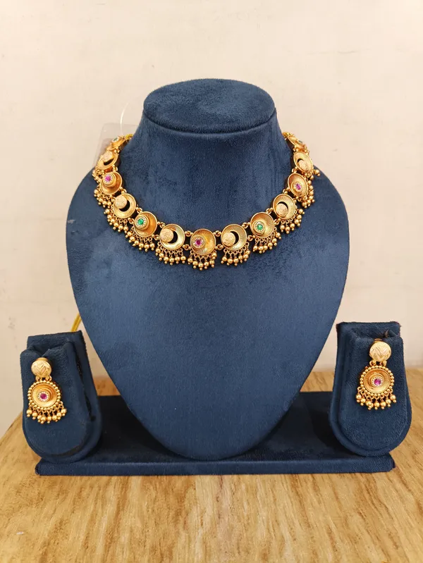 Gold_Brass_Classic_Traditional_Necklace_Set_For_Women