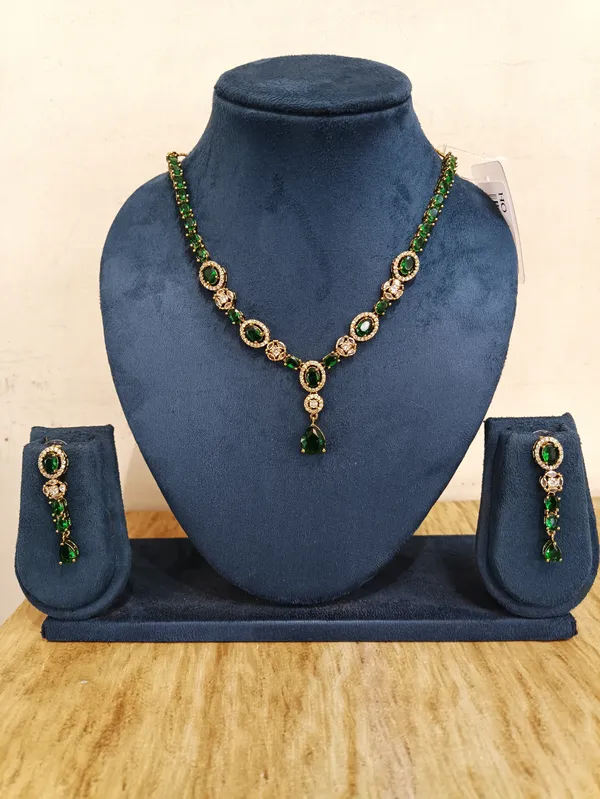 Green_Gold_Brass_Necklace_And_Earrings_Set_For_Women