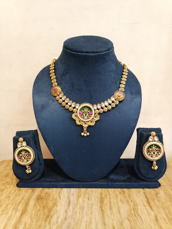 Gold_Brass_Traditional_Classic_Necklace_Set_For_Women